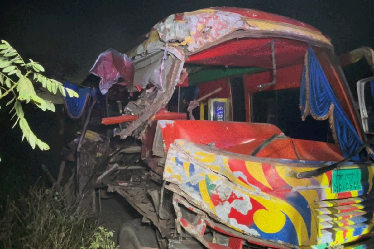 Head-on Bus Collision Injures 20