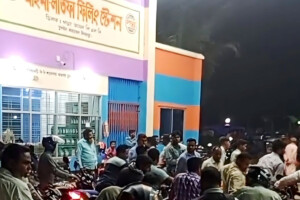 Man Collapses in Fuel Queue