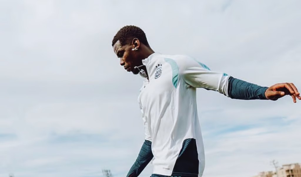 Pogba’s Surprise in Training Wearing Argentina Shirt 3 pogbas surprise in training wearing argentina shirt Pogba’s Surprise in Training Wearing Argentina Shirt