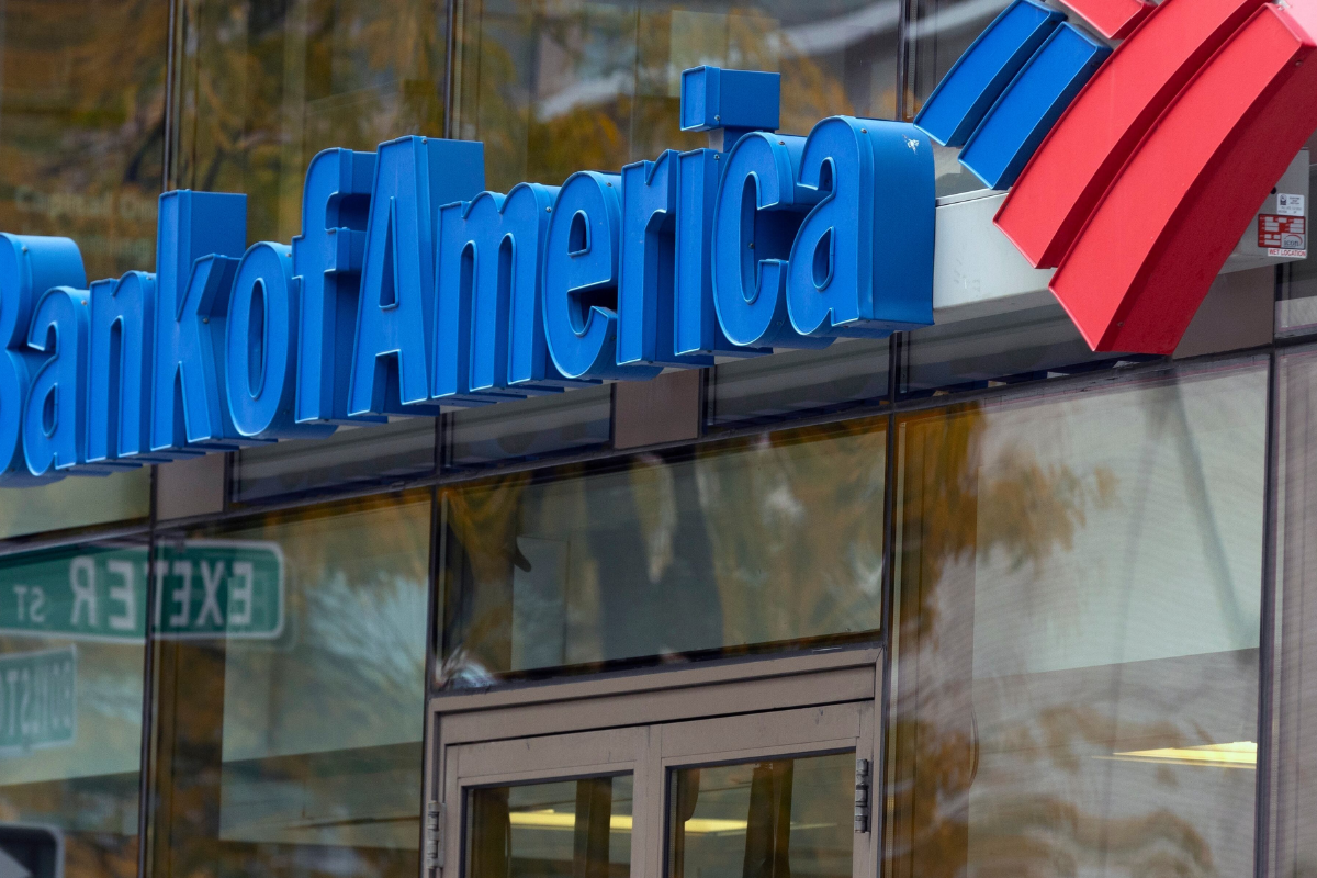 Police Thwart Suspected Bomb Plot Near US Bank Paris