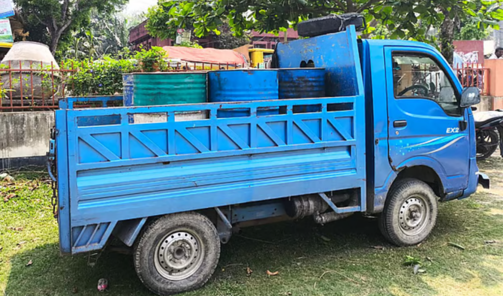 seven arrested with three thousand litres petrol 1 Seven Arrested with Three Thousand Litres Petrol
