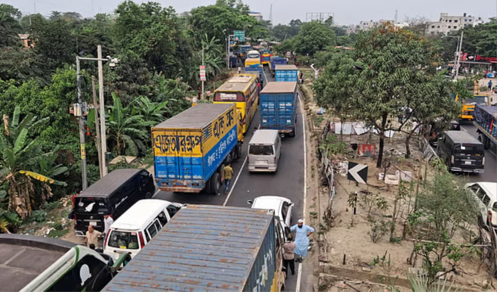 severe traffic jam paralyzes dhakachattogram highway Severe Traffic Jam Paralyzes Dhaka–Chattogram Highway