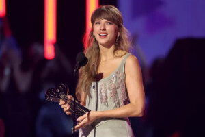 Taylor Swift Sweeps Seven Awards in Los Angeles