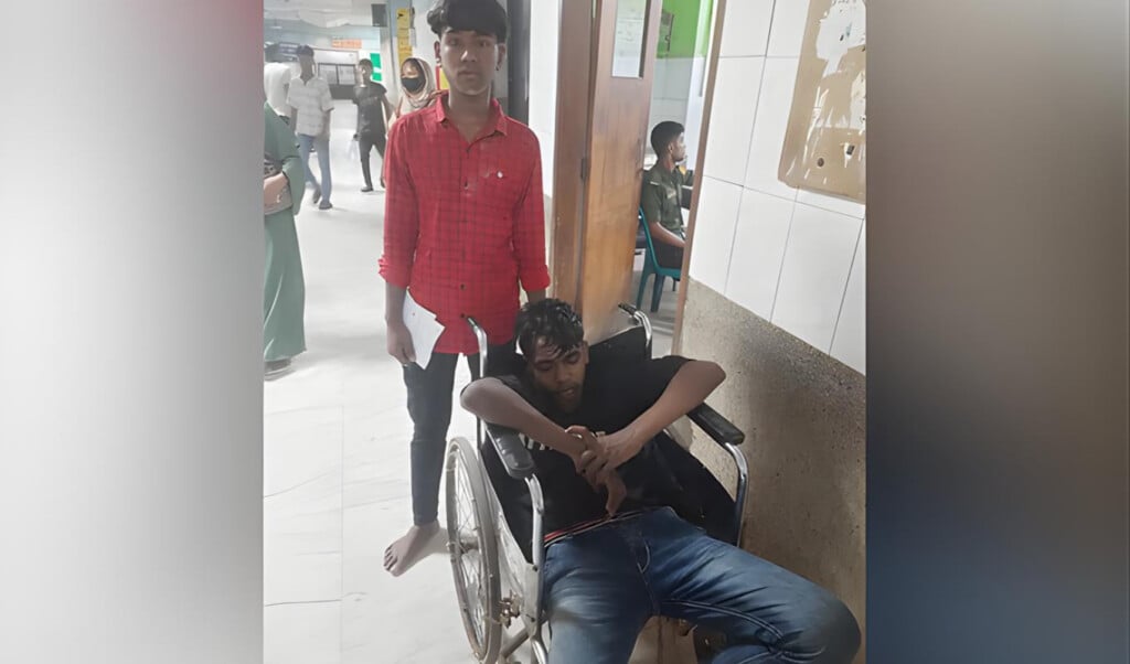 teenagers thrown from moving train Teenagers Thrown From Moving Train