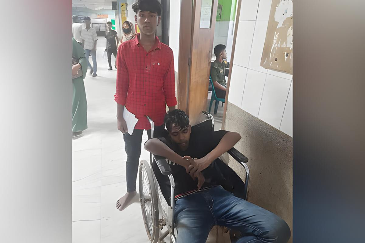 Teenagers Thrown From Moving Train