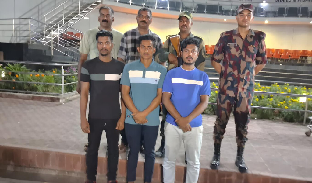 three youths repatriated via benapole Three Youths Repatriated via Benapole