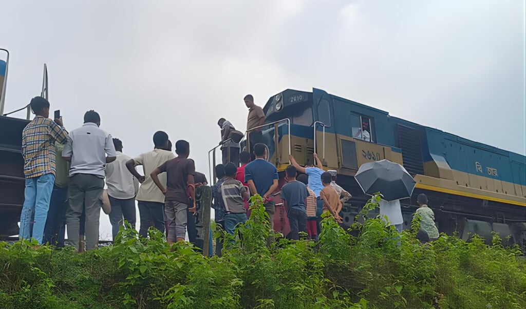 train fire halts sylhet rail link Train Fire Halts Sylhet Rail Link