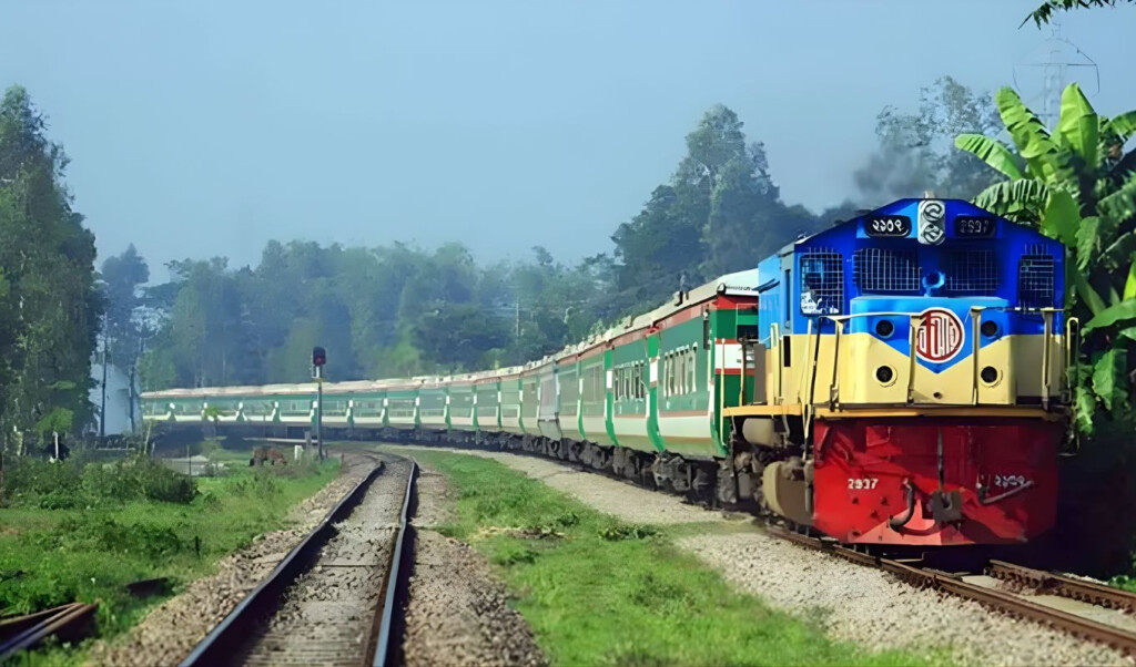 young man dies after falling from train in kamalganj Young Man Dies After Falling from Train in Kamalganj