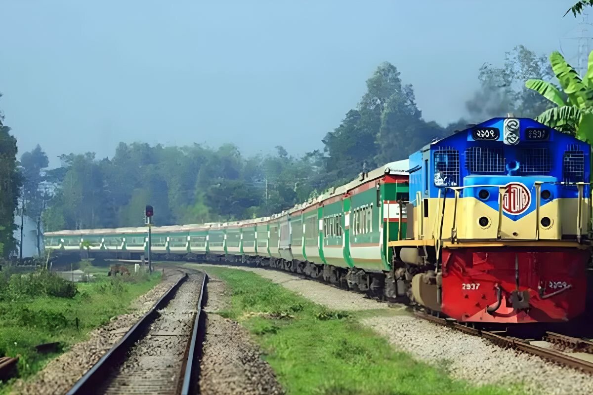 Young Man Dies After Falling from Train in Kamalganj