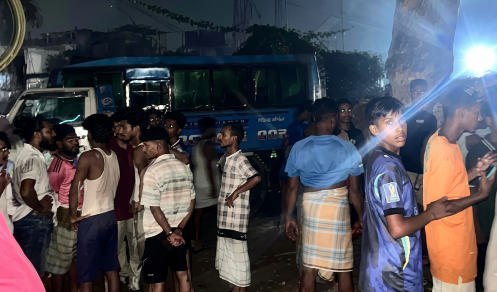 Bus and Laguna Head on Collision in Chittagong 3 Bus and Laguna Head-on Collision in Chittagong