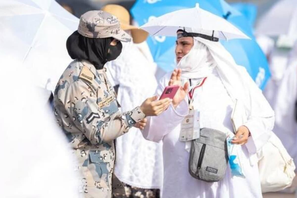 Female Border Guards Assist Pilgrims At Holy Sites