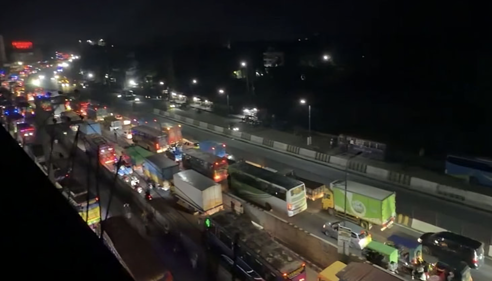 Forty Kilometre Gridlock On Dhaka Tangail Highway