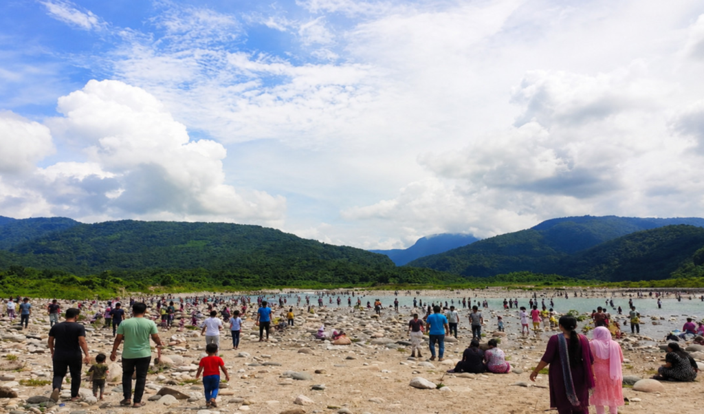 Holidaymakers Travel In Large Numbers To Scenic Sylhet Holidaymakers Travel In Large Numbers To Scenic Sylhet