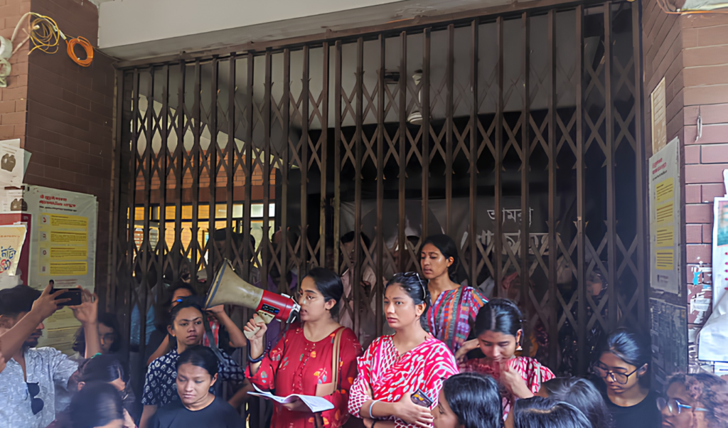JU Admin Building Blockade Withdrawn After Eight Hours JU Admin Building Blockade Withdrawn After Eight Hours