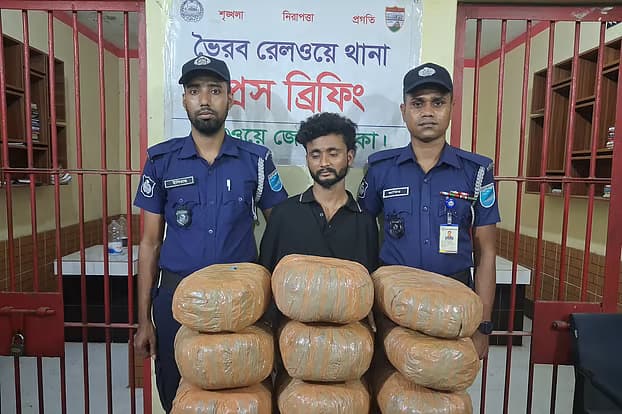 Man Arrested with 18kg Cannabis on Parabat Express