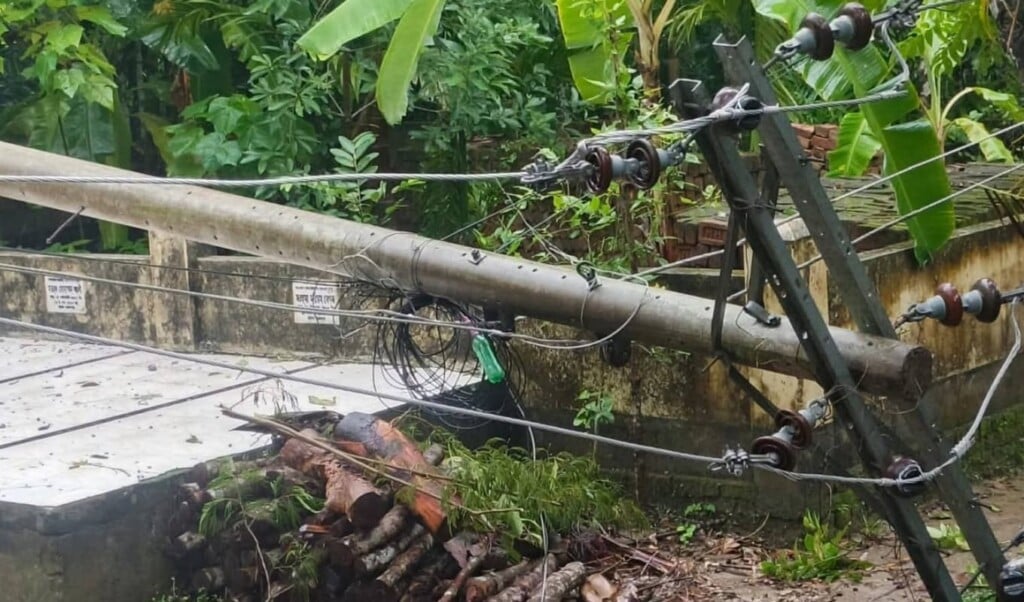 Norwester Destroys Mehendiganj Power Grid Before Eid Nor'wester Destroys Mehendiganj Power Grid Before Eid
