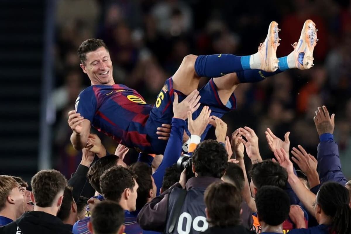 Striker Robert Lewandowski Confirms Summer Barcelona Exit