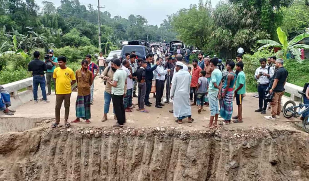 Terrorists Destroy Chittagong RAB Outpost Using Bulldozers