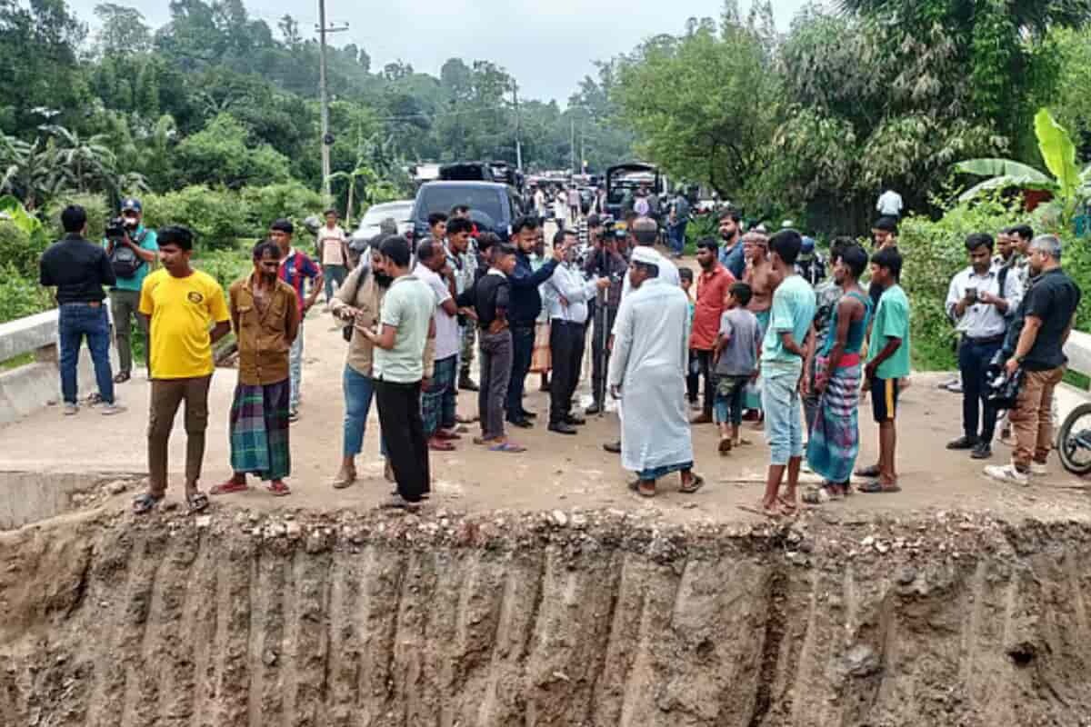 Terrorists Destroy Chittagong RAB Outpost Using Bulldozers