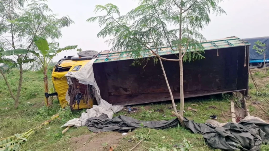 Truck Crash on Highway Claims 15 Lives Truck Crash on Highway Claims 15 Lives