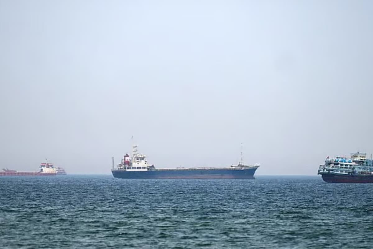 Trump’s Hormuz Shipping Plan: New Negotiation Tactic?