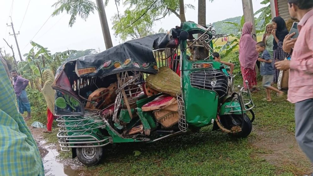 Two Fatalities in Netrokona Bus and Auto-Rickshaw Collision