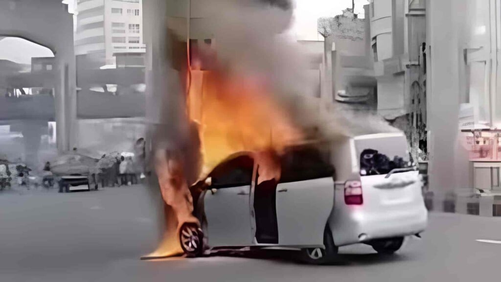 Vehicle Fire in Dhaka Farmgate Vehicle Fire in Dhaka Farmgate