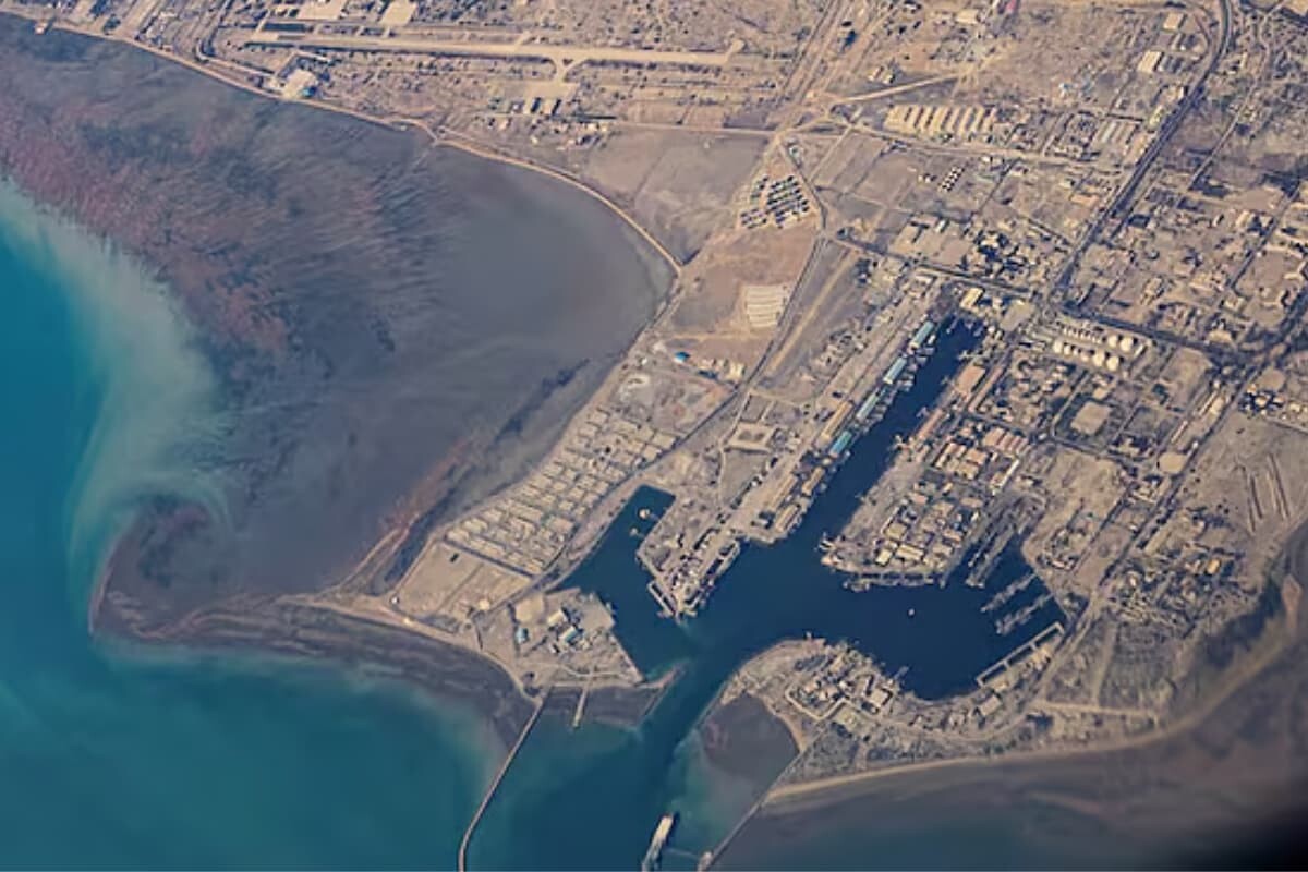 Washington Launches Defensive Strikes On Southern Iranian Port