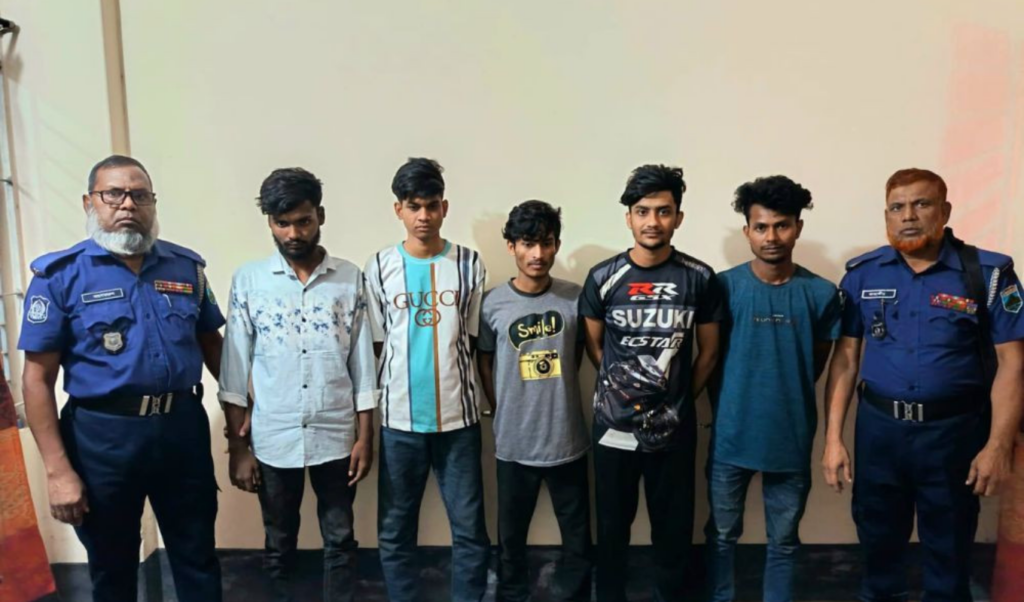 লালপুরে প্রবাসীদের সামাজিক যোগাযোগ মাধ্যম হ্যাক করে অর্থ আত্মসাৎ গ্রেপ্তার ৫ Five Arrested for Hacking Expatriates' Social Media Accounts