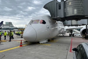 Boeing 787 Nose Gear Collapse