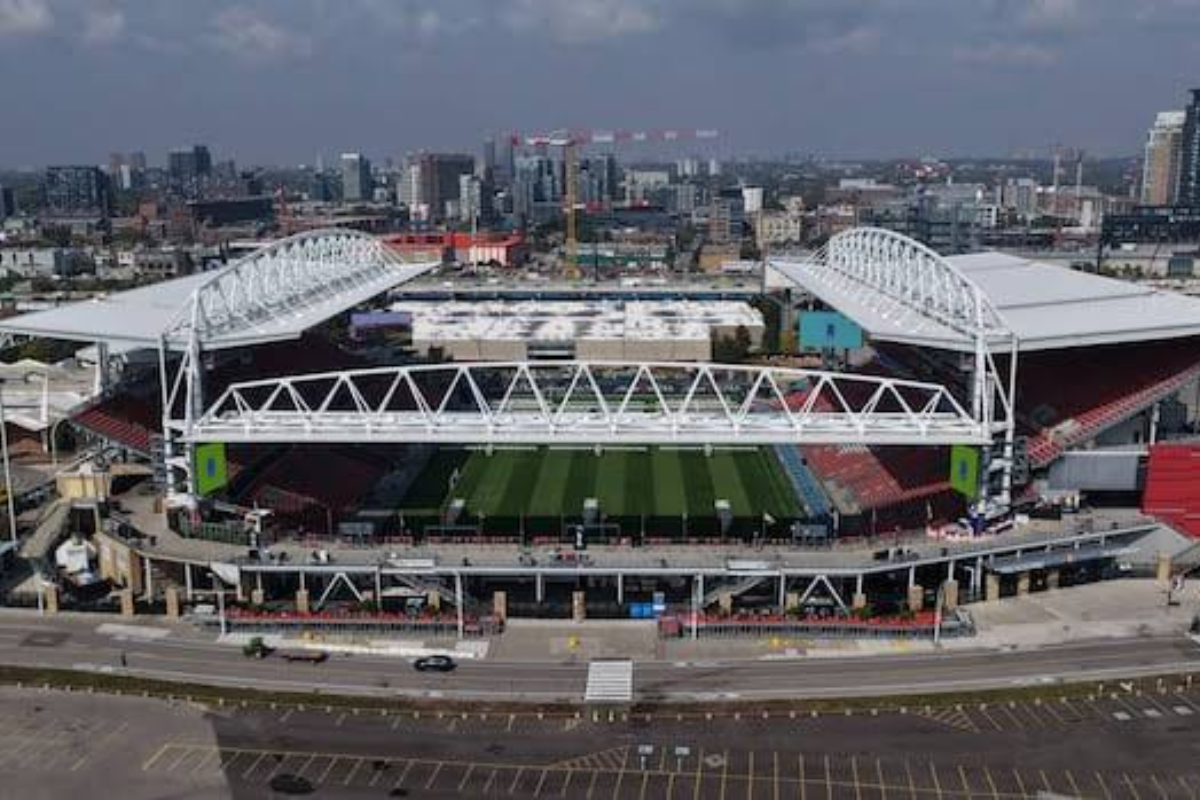 Cheap Flights And Beer Entice Fans To Toronto