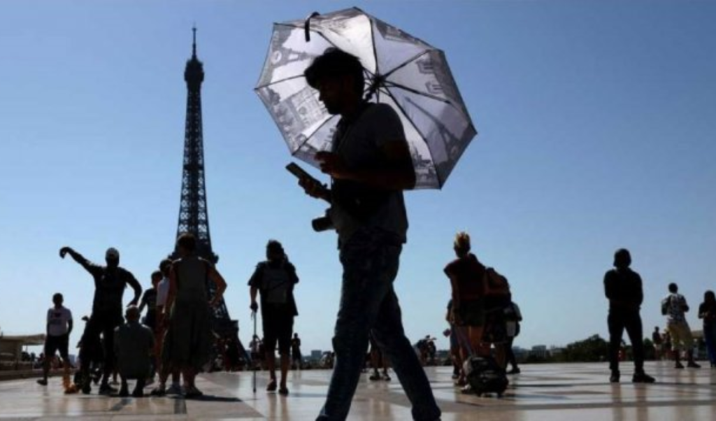 Extreme Heatwave Forces Closure of Over 1000 UK Schools Extreme Heatwave Forces Closure of Over 1,000 UK Schools