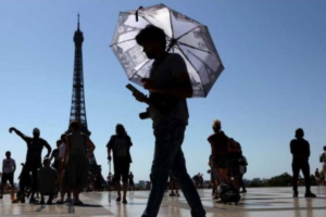 Extreme Heatwave Forces Closure of Over 1,000 UK Schools
