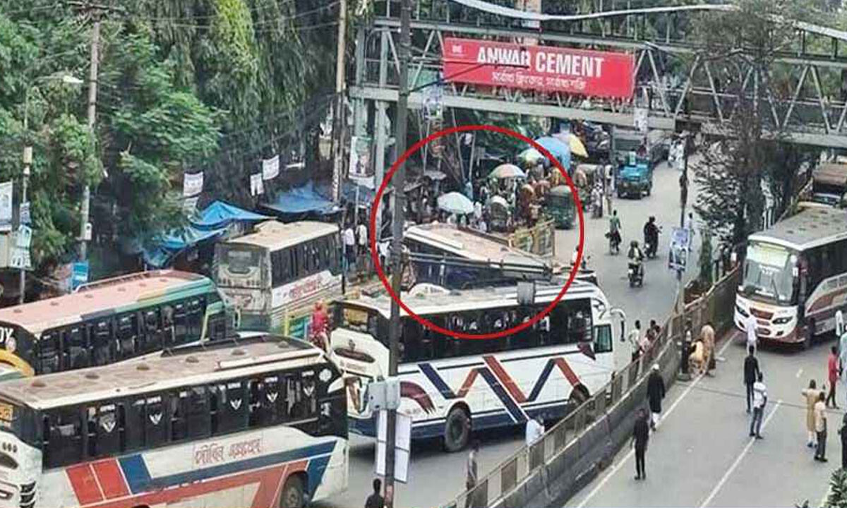 Fatal Bus Overturn in Dhaka