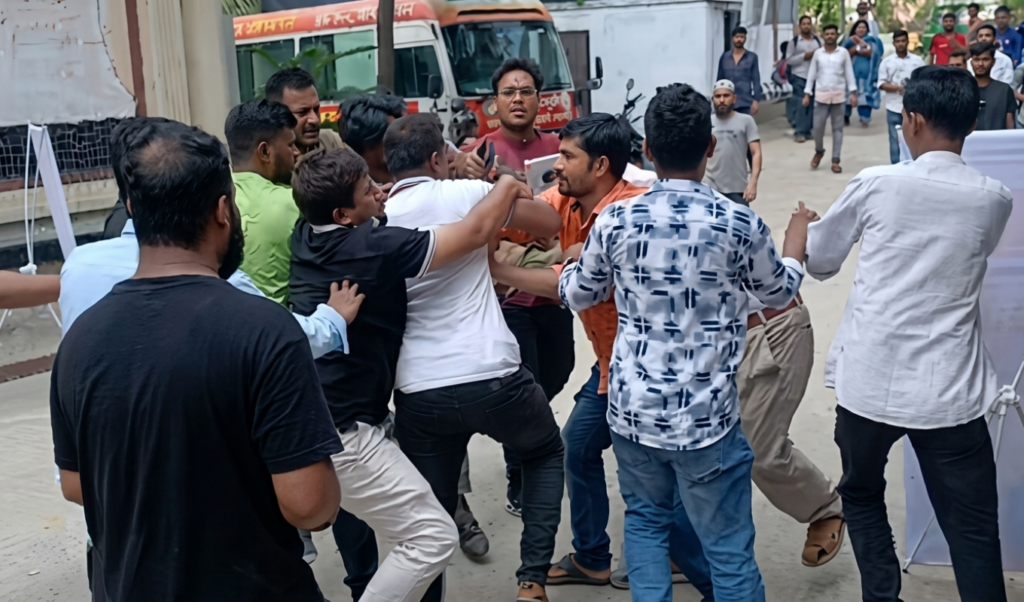 Four Youth Wing Activists Expelled After Assaulting Politician Four Youth Wing Activists Expelled After Assaulting Politician
