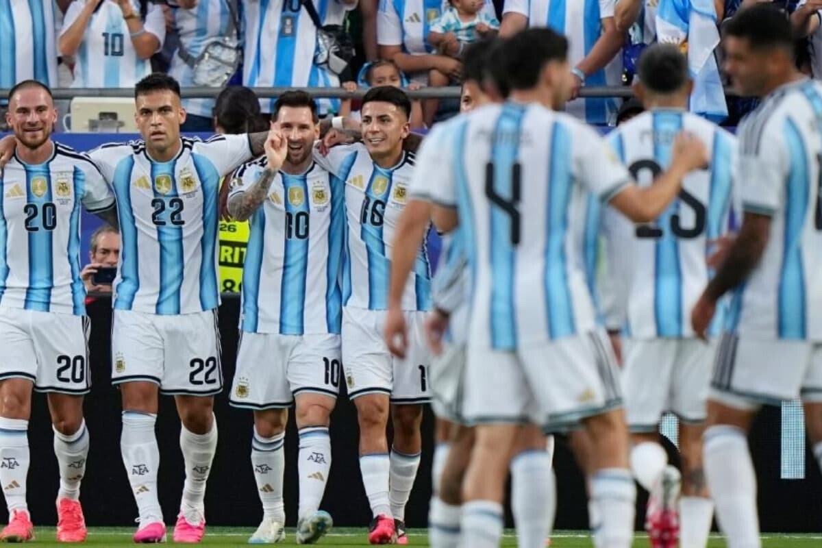 Masterclass From Messi Sinks Algeria In Opener