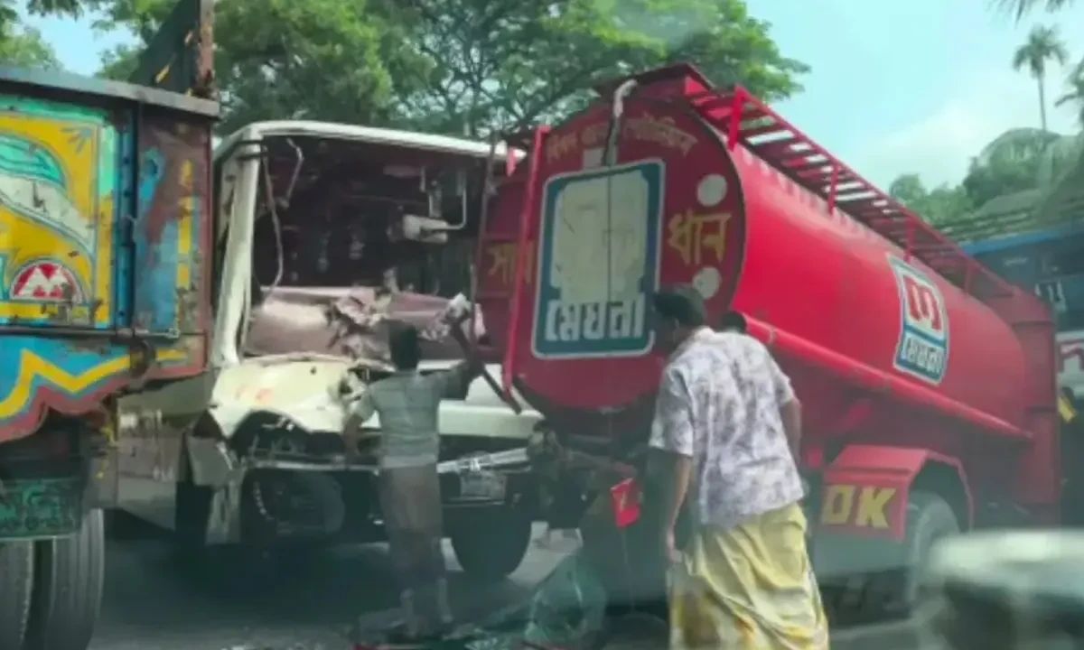 Multi-Vehicle Crash Injures 24 in Khulna