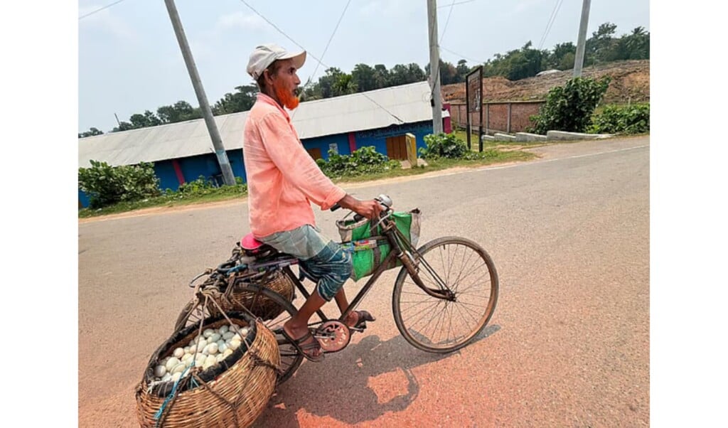 Plundered by Traffickers, Magura Man Peddles Eggs to Survive