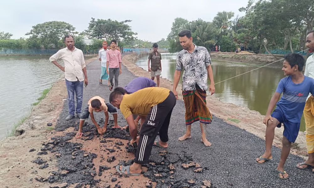 Poor Road Work Sparks Public Protest in Koyra
