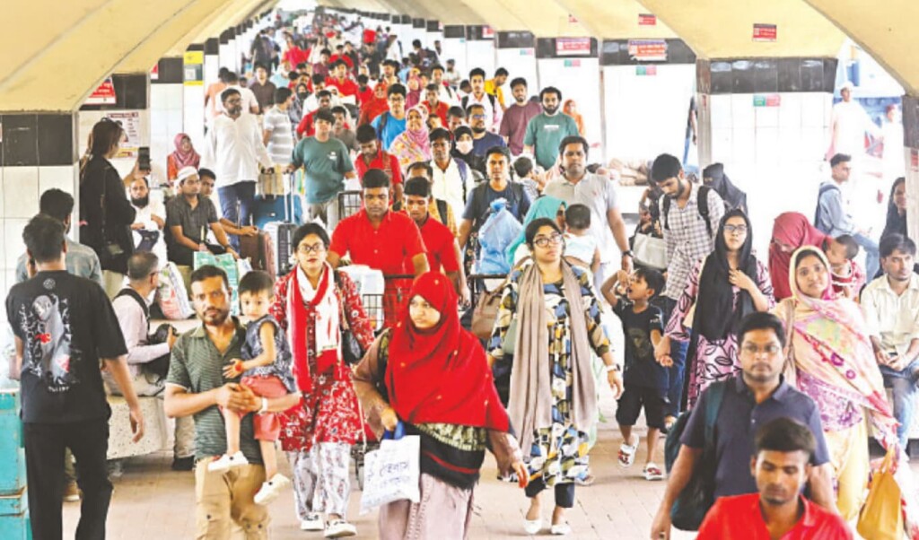 Returning Commuters Inundate Dhaka Terminals as Holidays Conclude