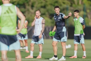 Scaloni Cautious of Algeria, Recalls Saudi Shock