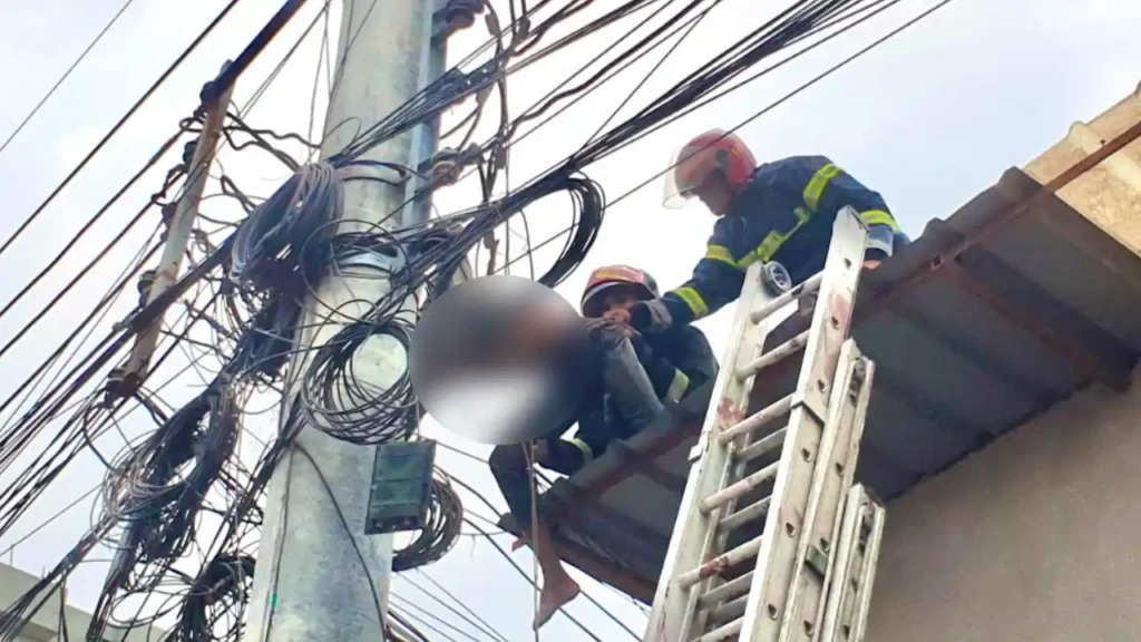Teen Electrocuted on Utility Pole Teen Electrocuted on Utility Pole