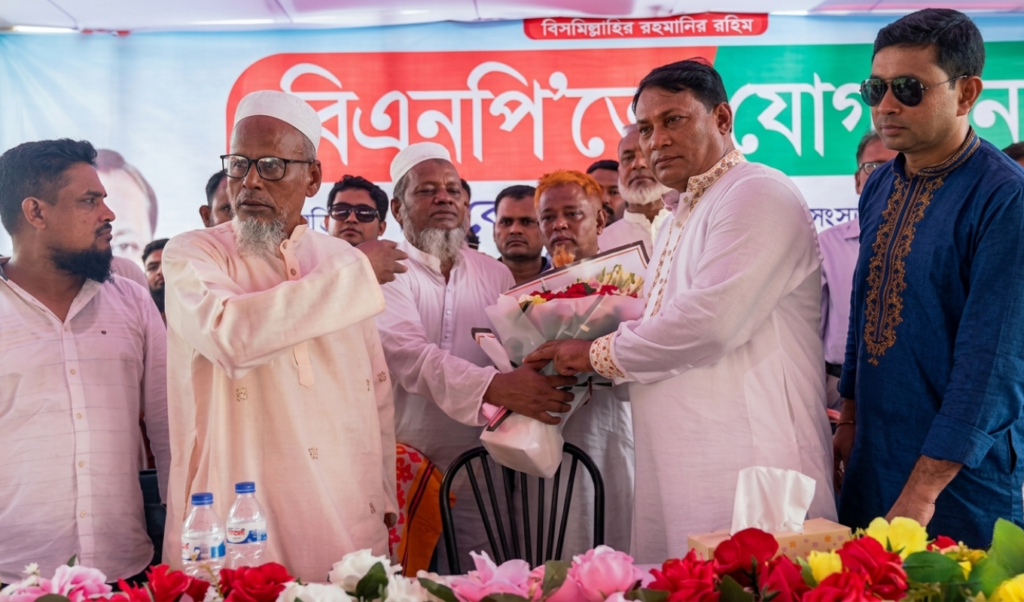 Twelve Hundred Awami League Workers Defect To BNP Twelve Hundred Awami League Workers Defect To BNP