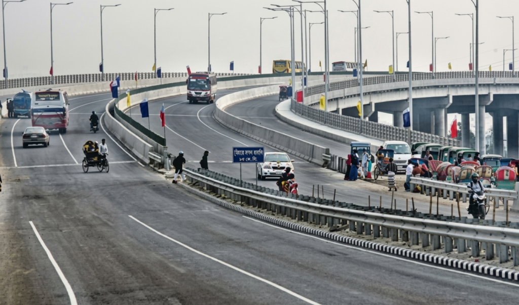 Two Road Cleaners Killed In Highway Bus Collision Two Road Cleaners Killed In Highway Bus Collision