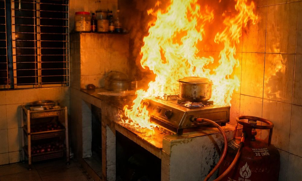 Uttara Gas Leak Fire Injures Three