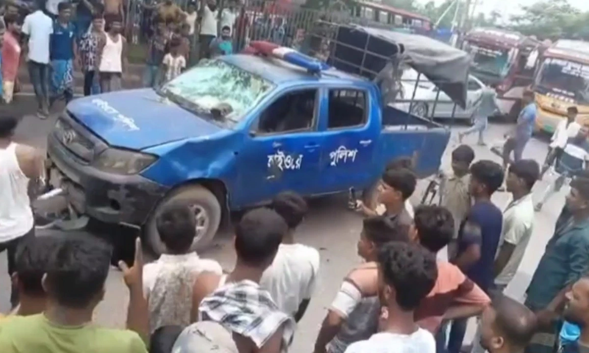 Violence Erupts on Dhaka–Chattogram Highway