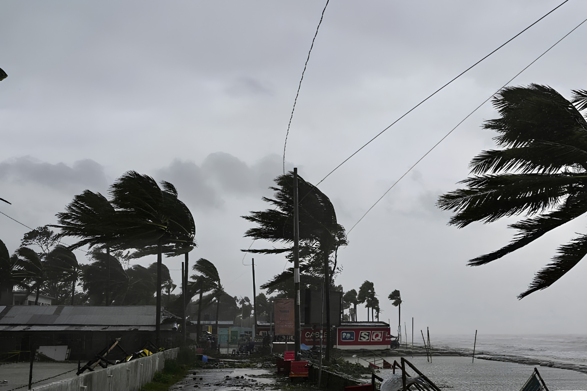 Weather alert issued as squalls threaten nine Bangladesh districts