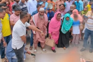 BNP Protesters Burn Jamaat MP’s Effigy in Mongla