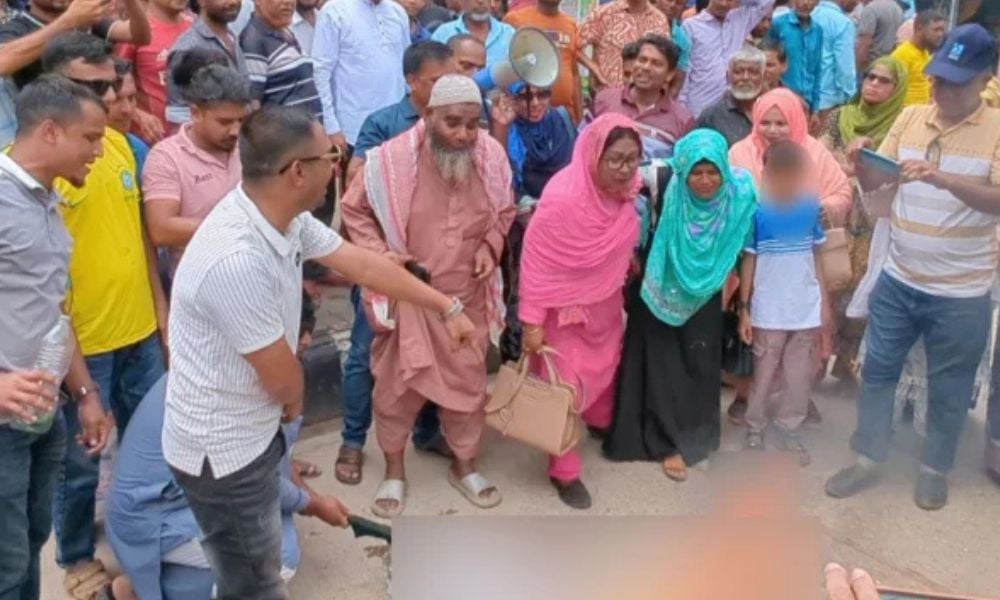 BNP Protesters Burn Jamaat MP’s Effigy in Mongla
