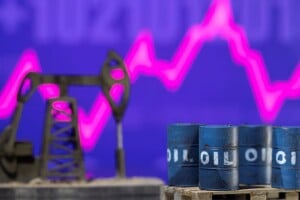 Crude Prices Tumble 5% as US-Iran Hostilities Pause